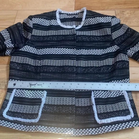 AirField Striped Black and White Blazer - Picture 4 of 17